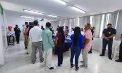 Se unen en matrimonio seis parejas en el penal de Rioverde