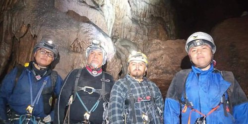 Exploran por primera vez hasta el fondo Grutas de Los Cristales en Alamitos