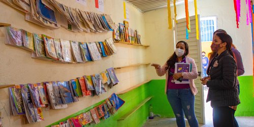 Biblioteca de la primaria de La Palmita recibe libros de parte de DIF Rioverde
