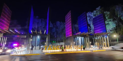 Tangamanga uno se ilumina de azul para concienciar sobre el autismo