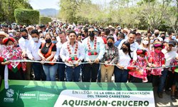 Ricardo Gallardo entrega camino pavimentado en Aquismón