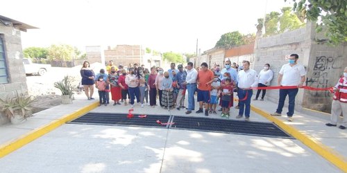 Entregan pavimentación de concreto en calle Chihuahua, de Col. San Rafael