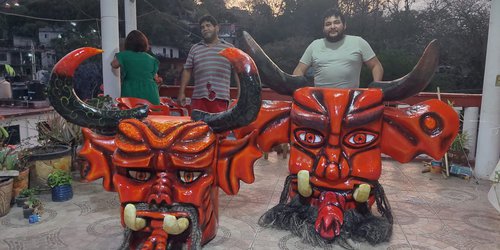 Artesano de Tancanhuitz elabora Monumentales Máscaras de Diablos