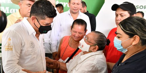 Gobernador en Axtla entrega apoyos y arranca rehabilitación de carretera