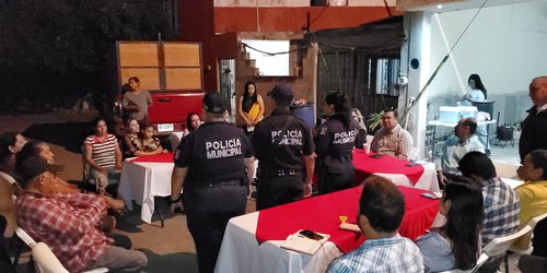 Equipo de trabajo de la Alcaldía, se pone a la orden de vecinos en Isla de San Pablo
