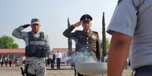 Alcalde encabezó ceremonia de incineración y reposición de bandera en Progreso