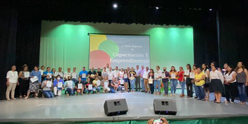 CDFDZ fue sede de la entrega de 250 constancias y la primera Feria Regional de Capacitación y Emprendimiento por parte del ICAT