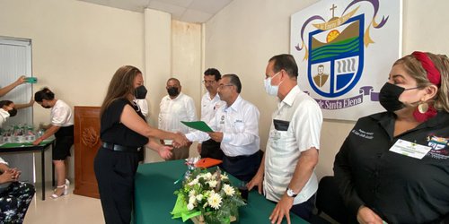 Entregan Premio Municipal de la Educación a nueve docentes en CDFDZ