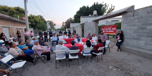 Vecinos de calle Platanares expusieron peticiones al alcalde Arnulfo Urbiola Román