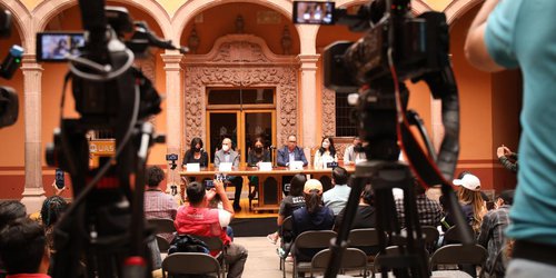 Reconoce Gobierno a galardonados en Premio Estatal de Periodismo 2022