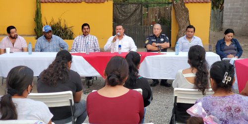 En Adjuntas confían en el Alcalde, para resolver sus necesidades
