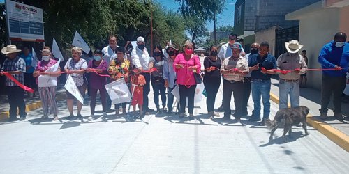 Alcalde entregó a familias pavimentación de calle en el barrio Los Ángeles