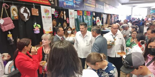 Diversos productos artesanales de Rioverde se promueven en Festival de Ciudades Hermanas