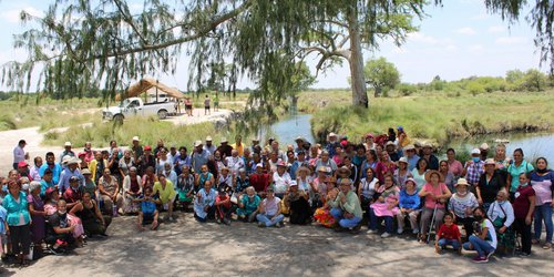 DIF Rioverde llevó a pasear a 90 adultos mayores al manantial Los Peroles