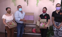 Regidora dona cepillos y pastas dentales al DIF y a centros de salud