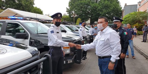Entrega el alcalde cuatro patrullas nuevas a la Dirección de Seguridad Pública