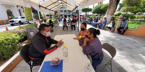 Familias rioverdenses contentas con atención personal del presidente Urbiola