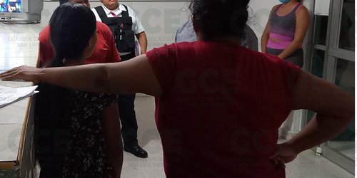 Oficiales de la Guardia Civil estatal apoyan a menor que estaba en calidad de no localizada