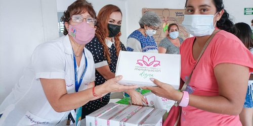 DIF Estatal entregó kits menstruales a mujeres de CDFDZ