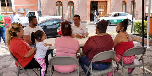 Atención cordial y eficaz del alcalde Urbiola a los ciudadanos