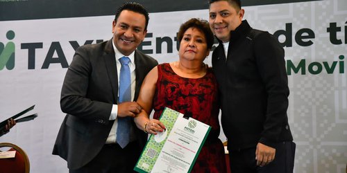 Cumple gobernador Ricardo Gallardo con el gremio de taxista: Entrega mil 984 concesiones