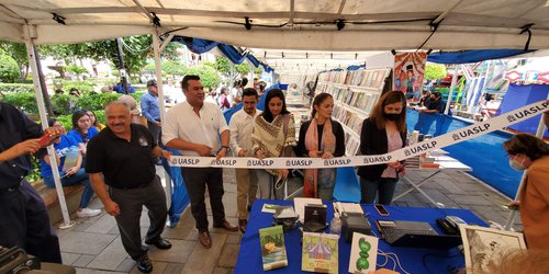 Arnulfo Urbiola inauguró Feria del Libro en la Plaza de Rioverde