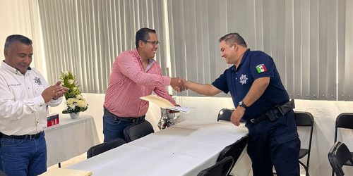 Festejan a los custodios del Centro de Prevención, alcalde Arnulfo Urbiola Román, les envió obsequios
