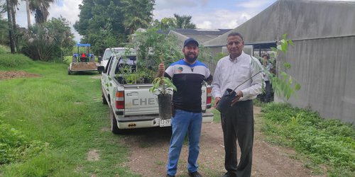 Alcalde Arnulfo Urbiola donó 100 arbolitos al Tecnológico de Rioverde