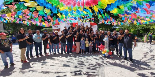 Con mariachi y pastel, celebran un año de mañaneras del alcalde Arnulfo Urbiola