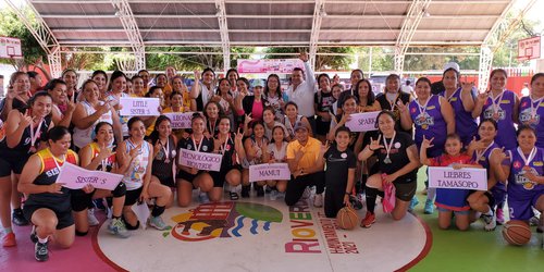 Alcalde y presidenta del DIF inauguran torneo de básquet Listón Rosa