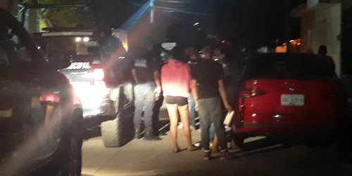 Vecinos de Casa Blanca riñen por estacionamientos