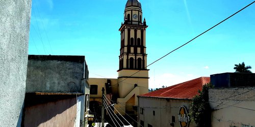 Formarán cruz monumental con veladoras en el atrio parroquial
