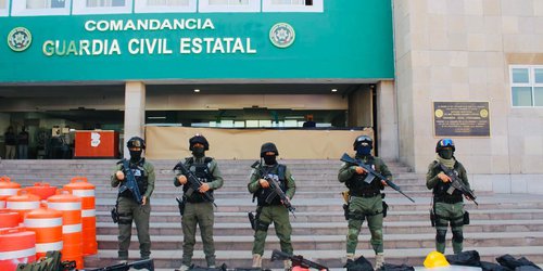 Decomisan vehículos, armas y equipo táctico a banda criminal en Guadalcázar