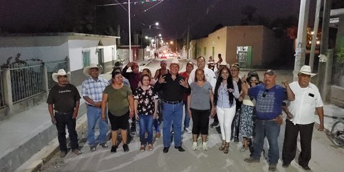Alcalde Urbiola inaugura alumbrado público en Progreso