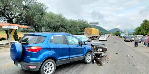 Dos adultos y dos bebés lesionados en accidente en la carretera 70