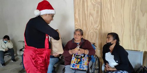 DIF Rioverde regaló chocolate caliente y galletas a familias de pacientes del Hospital General