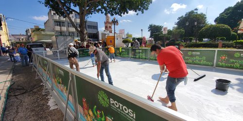 Casi lista la pista de hielo en Rioverde