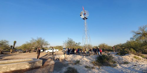 Inauguran "papalote" que extraerá agua para ganaderos de comunidades del llano