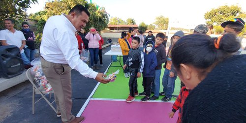 Familias de San José de las Flores tuvieron posada navideña