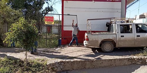 Sigue controversia por presunto bloqueo de derecho de vía en calle SARH