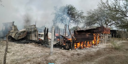 Incendio arrasa humilde vivienda en La Cofradía