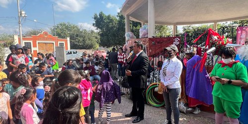 Alcalde y presidenta del DIF llevaron posada a San José del Tapanco