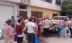 DIF Rioverde entrega tomates a familias la colonia San Antonio