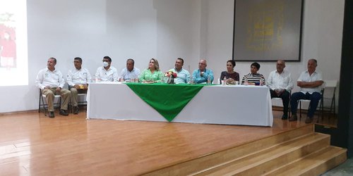 Arnulfo Urbiola, invitado especial a reunión de trabajo con director del SEER