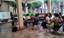 Gobierno Estatal acerca programas de créditos a la región media