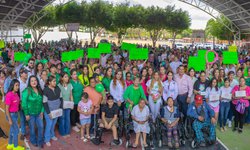 Entrega Ruth González Silva kits menstruales en Ciudad Fernández y Rioverde