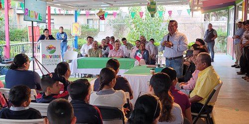 Presidente de Rioverde Arnulfo Urbiola, impulsa la educación en San José de las Flores