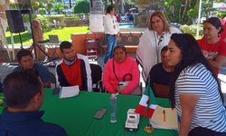 Sigue alcalde Urbiola escuchando a la gente en la plaza