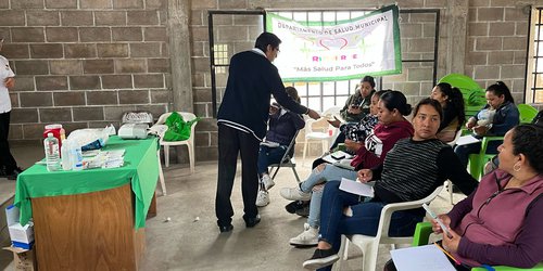 Personal del Departamento de Salud de Rioverde, capacitó a familias de Angostura