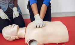 Curso taller básico en Villa de Reyes sobre prevención y primeros auxilios para padres de familia